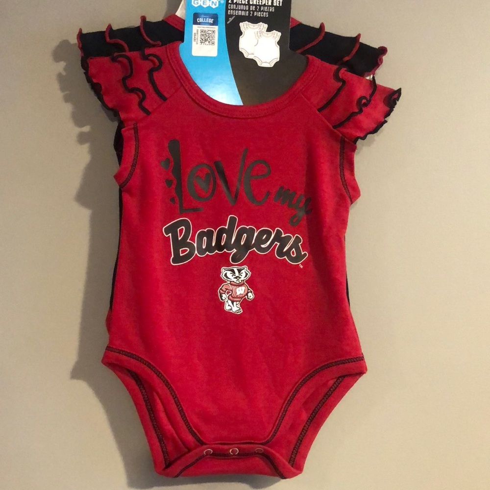 Wisconsin Badgers 2pc creeper set NWT size 0-3months